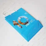 Фирменный пакет с логотипом
